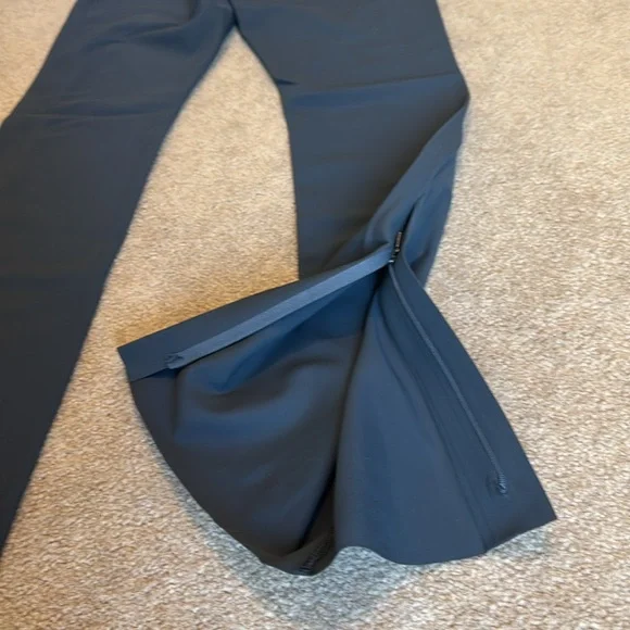 ✨NWT Athleta Stellar Flare Trouser – dark grey ✨ - Picture 6 of 6